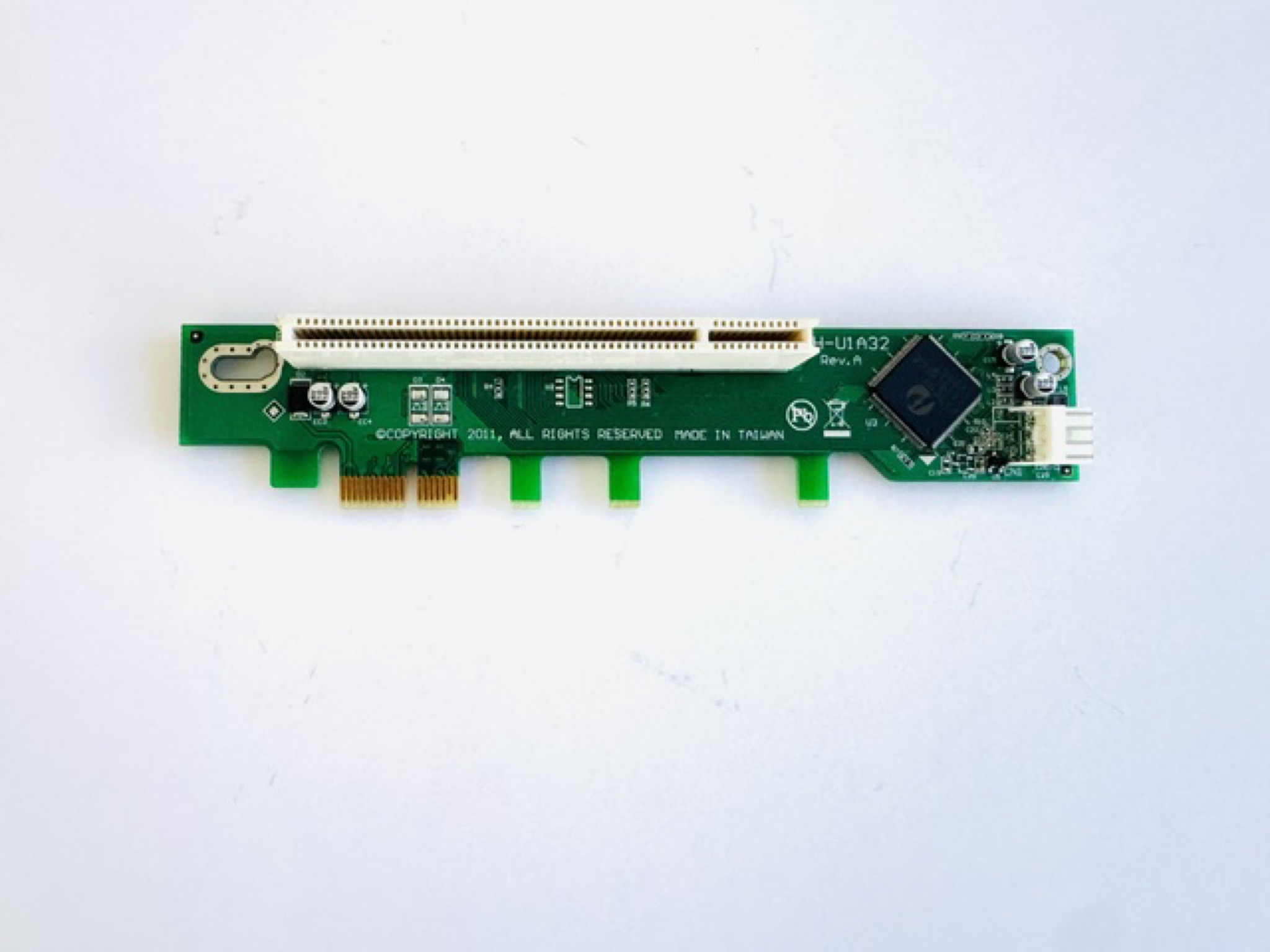 ARC1-901A · 1-slot PCIe x1 to PCI-32 bridge riser, universal fit